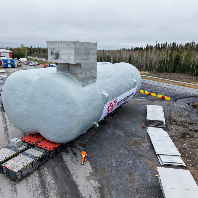 LNG tank delivery