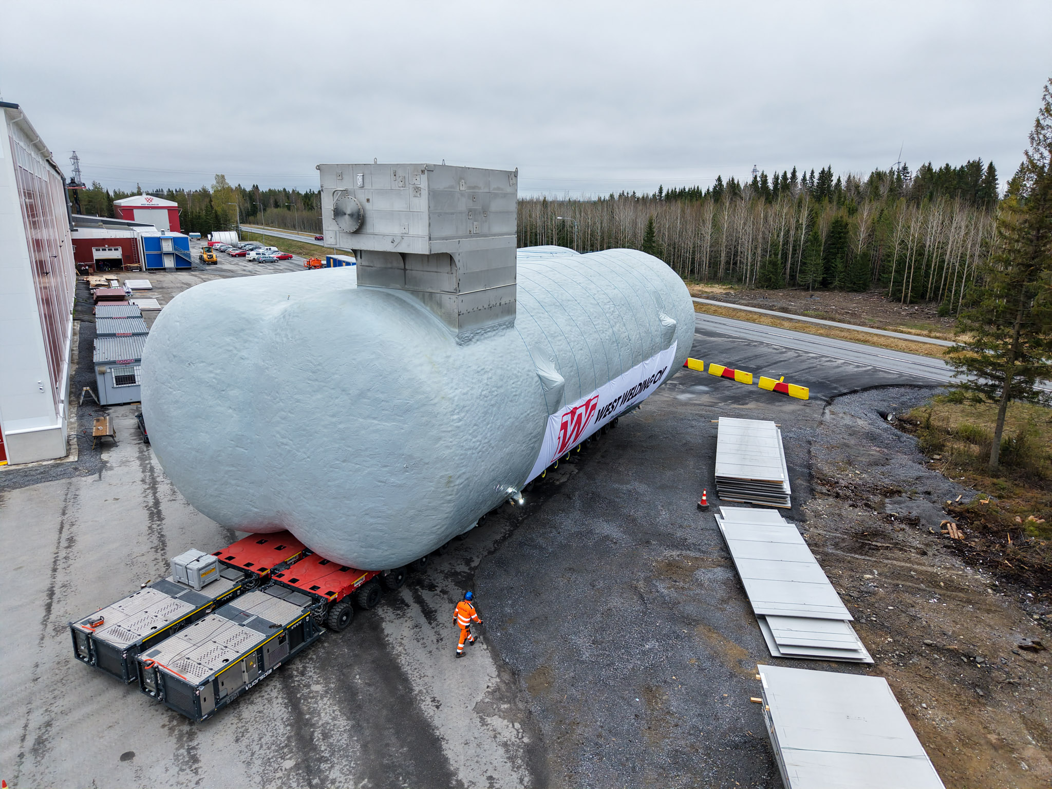 LNG tank delivery